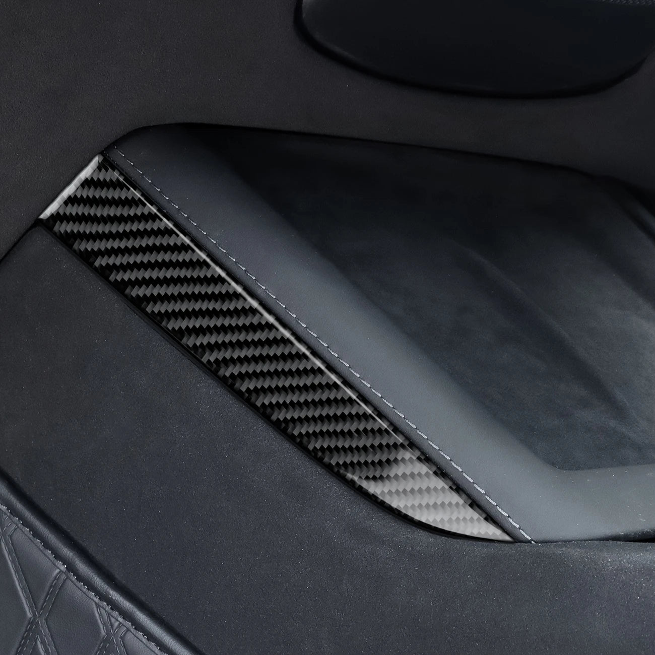 Dekorlist i karbonfiber for midtkonsoll – Tesla Model 3 Highland & Model Y Juniper - Force Mods
